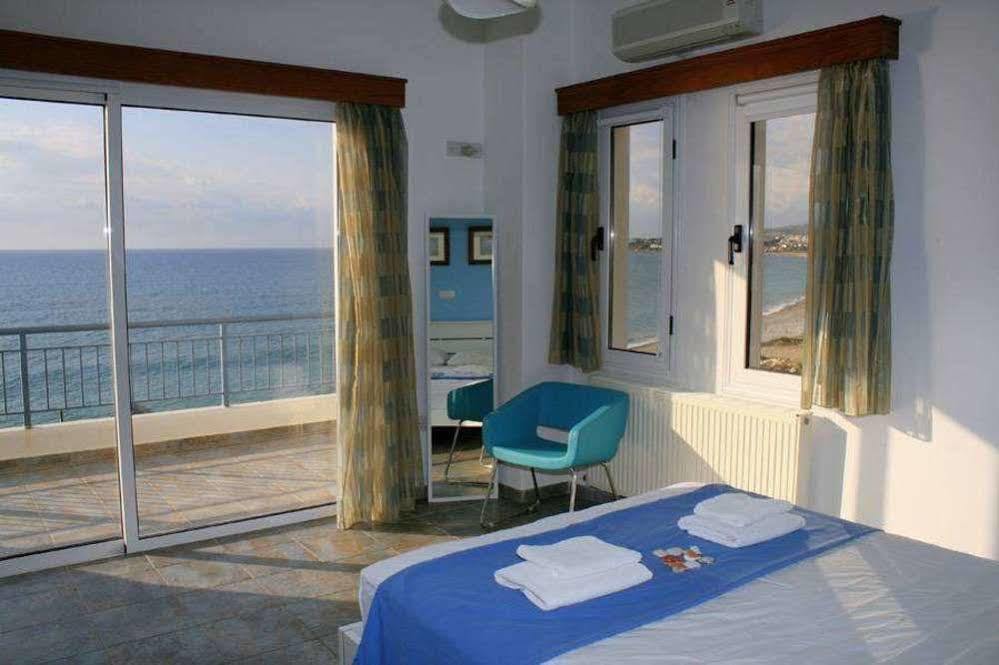 Blue Coral Beach Villas Paphos Exterior foto