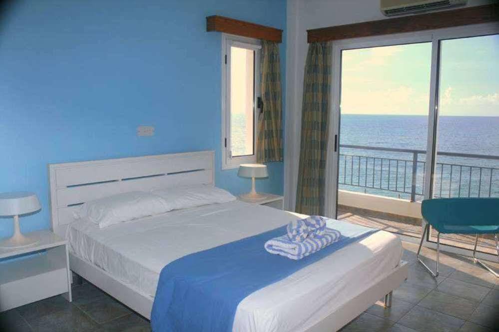 Blue Coral Beach Villas Paphos Exterior foto