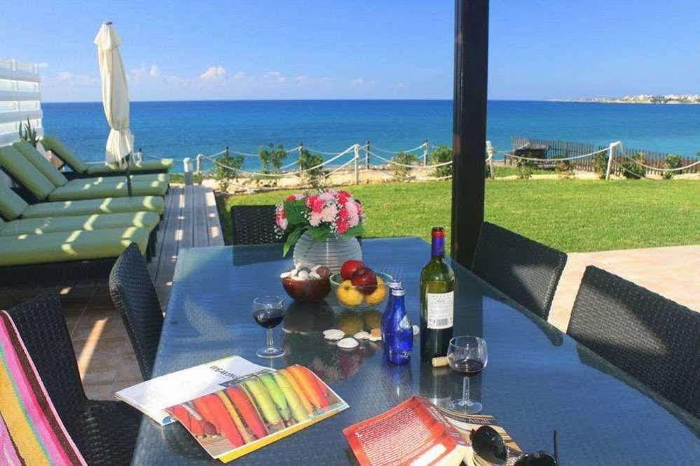 Blue Coral Beach Villas Paphos Exterior foto