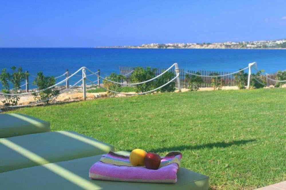 Blue Coral Beach Villas Paphos Exterior foto