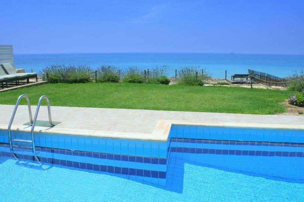 Blue Coral Beach Villas Paphos Exterior foto